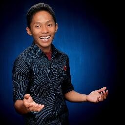 sedikit berkata....banyak bertindak...
banyak menulis...sedikit membuka....
seakan ingin mengapai langit...menginjak bumi...

sang laki2 pemilik mimpi