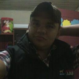 Amarrado num modão curtindo uma paixão e ouvindo moda do Tião....