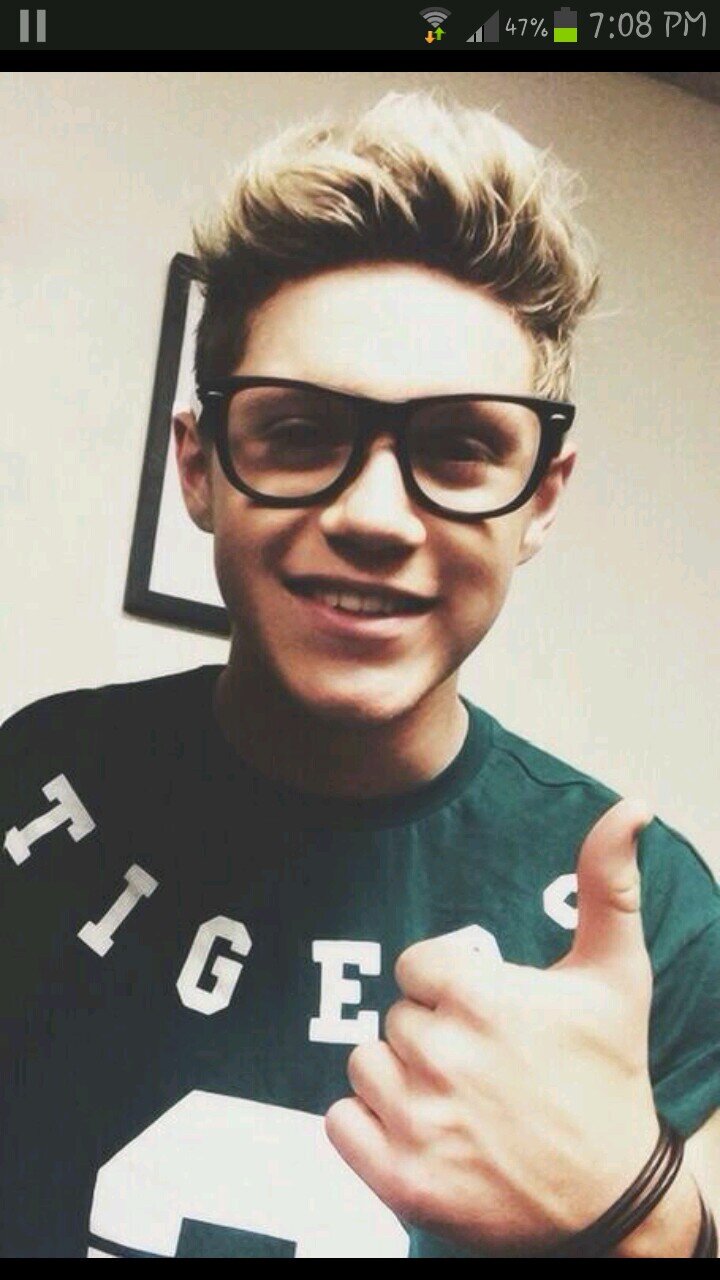 free follow from @5SOSchloestyles! don't follow back follow her