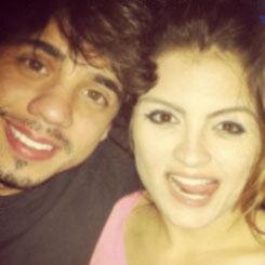 ´Eu:Promete que não vai se esquecer de mim?´ ´Guga:E tem como esquecer de vc?´ ´Eu:TeAmo´ Abraço ♥