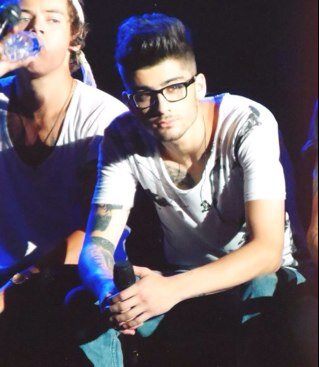 One direction for life ❤️ Zayn is my boy ❤️ we are married but no one knows . Follow me i will follow back.
