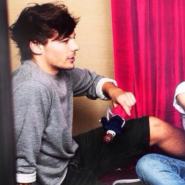 please follow @fajitazxrry :-) she gave you this free follow. it would be greatly appreciated. xx
