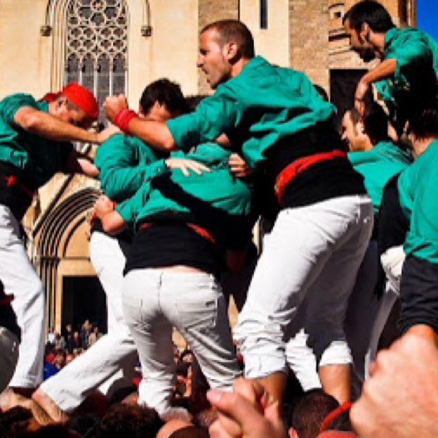 Mestre d'educació física, casteller de Sabadell, orgullós de la meva terra i la meva gent. Molt català i de l'Espanyol. Enamorat dels ulls més bonics del món.