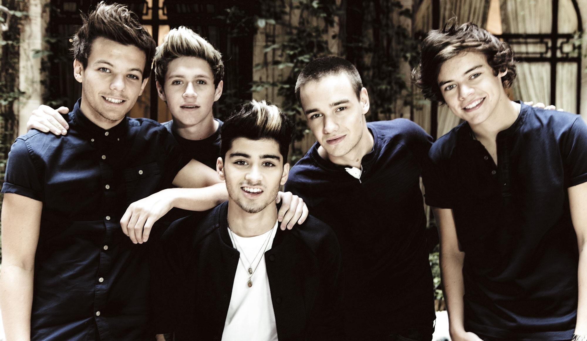 Directioner desde hace más de dos años. Me enseñaron el significado de ``Dare to dream´´ espero el momento de verles por primera vez.