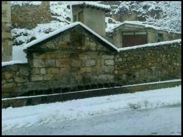 Casa rural en Muro de aguas, La Rioja, 6 habitaciones, 12 personas + 4 en camas supletorias  308€/ noche