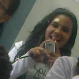 @alexia_esmeriz H-Tinha minha u_u, Marida s2 @mel_asking Prima s2 @A'L Amrrrrr s2