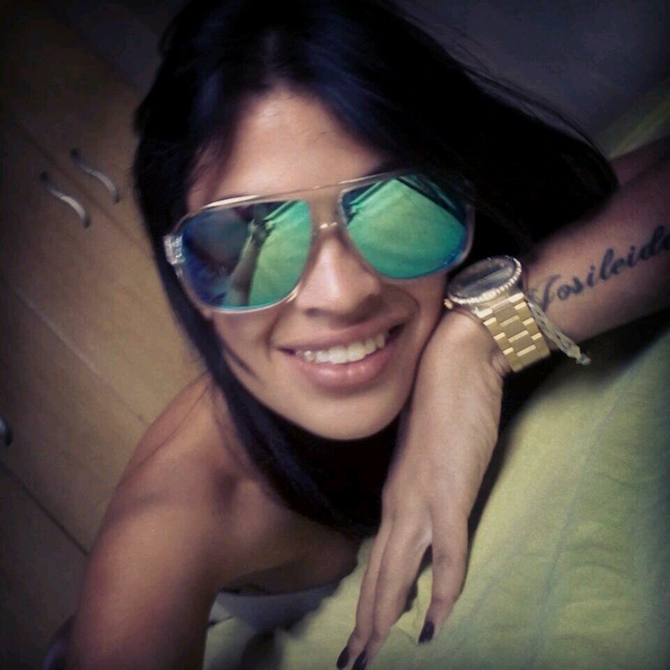 Nada melhor do que derrubar com um sorriso, quem um dia te derrubou com uma lágrima.