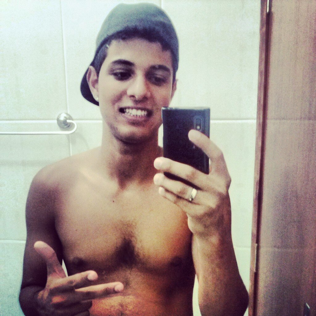 Ousado,Amizade,Feliz,Boleiro,Festa,Musicas,Violão, Segue ai ,Viva a vida intensamente :* ! Amo minha mae,Familia, namorada vidas
