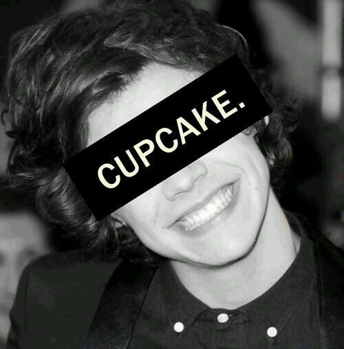 New account! Greek Directioner. My life is those five boys.