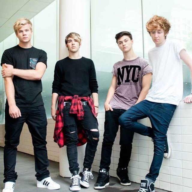 Welcome back chris! Hollywood Ending twitters @hollywoodtyler @hollywoodchrisb @hollywoodcamb @hollywooddanny @hwoodending