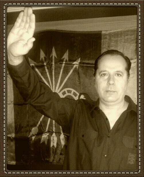 Católico, español y falangista. por la revolución nacionalsindicalista Arriba España, José antonio, Onesimo, Ramiro, siempre fieles a vuestro ejemplo.