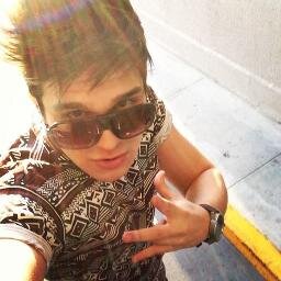 Você tem a forma exata pra me prender em você(8) @luansantana
Since 26/07/2011 
Presidente: @VivianNello