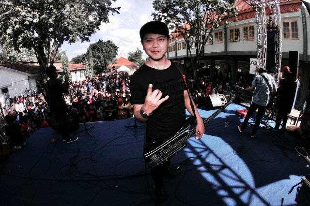 4 String On @BORINGDAYx . Let's Join @BORDAY_Friends Fanbase . Support @LOODSTCloth . More Info @BORINGDAYx 083849699249 - 328D36BB