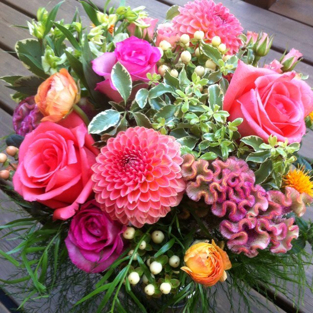 Dandie Andie Floral Designs - Creating unique and personalized floral designs for your special events with a reputation to surpass your expectations.