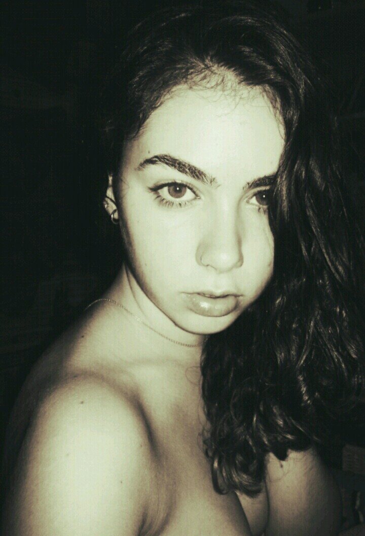 I love photography, music and kickboxing!  Instagram : galemily I FOLLOW BACK