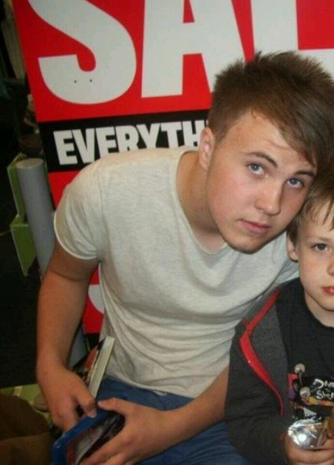 •British•15•Boy•  •follow me i will follow back•