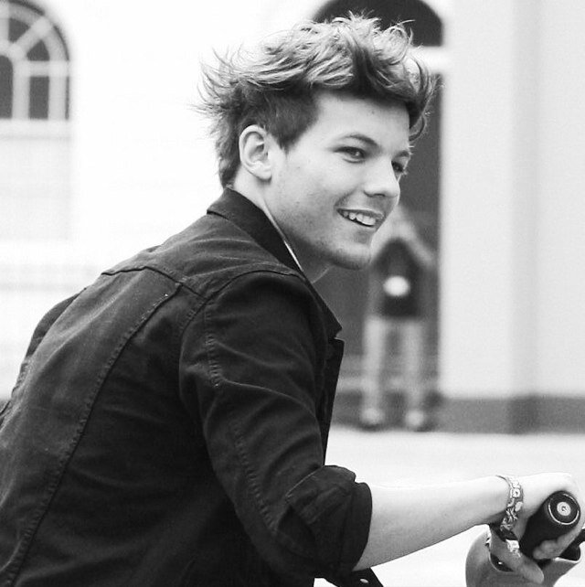 ♥@Louis_Tomlinson