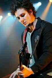 Synyster_G7's profile picture. Rock rules Hail to the King rp