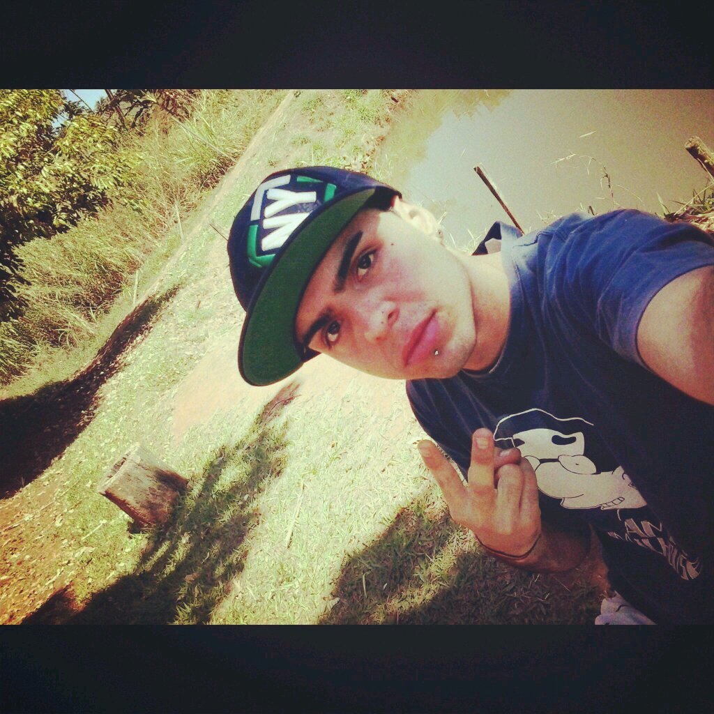 ~Vivendo,caindo,levantando e aprendendo..