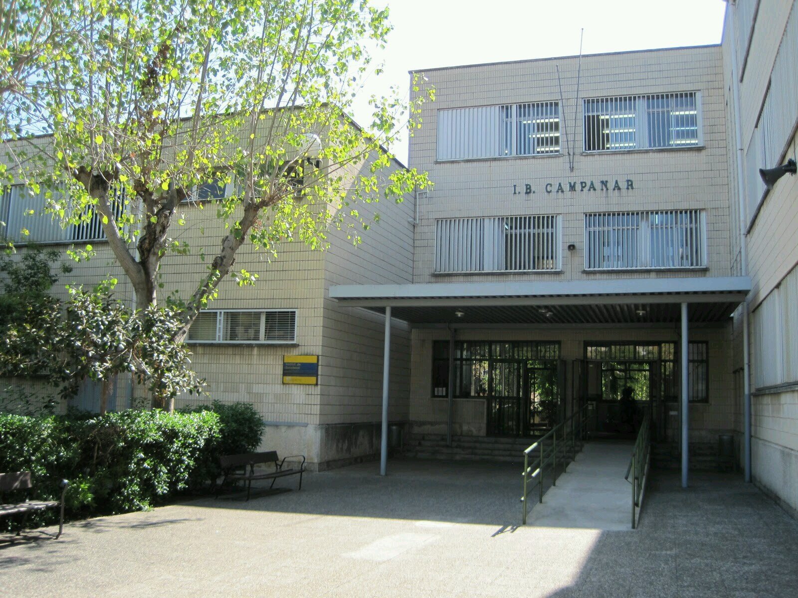 Asociació d'alumnes de l'IES Campanar. Activitats, events, vagues, informació de l'IES... Contacte presidencia_aaic@hotmail.com Plaza Badajoz sn