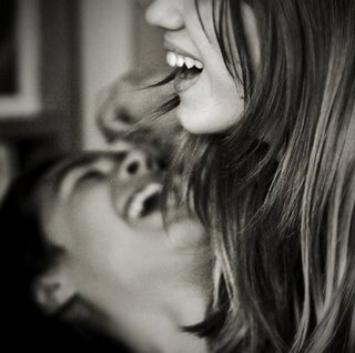Sonríe, No estés triste, porque nunca sabes quien se puede enamorar de tu sonrisa