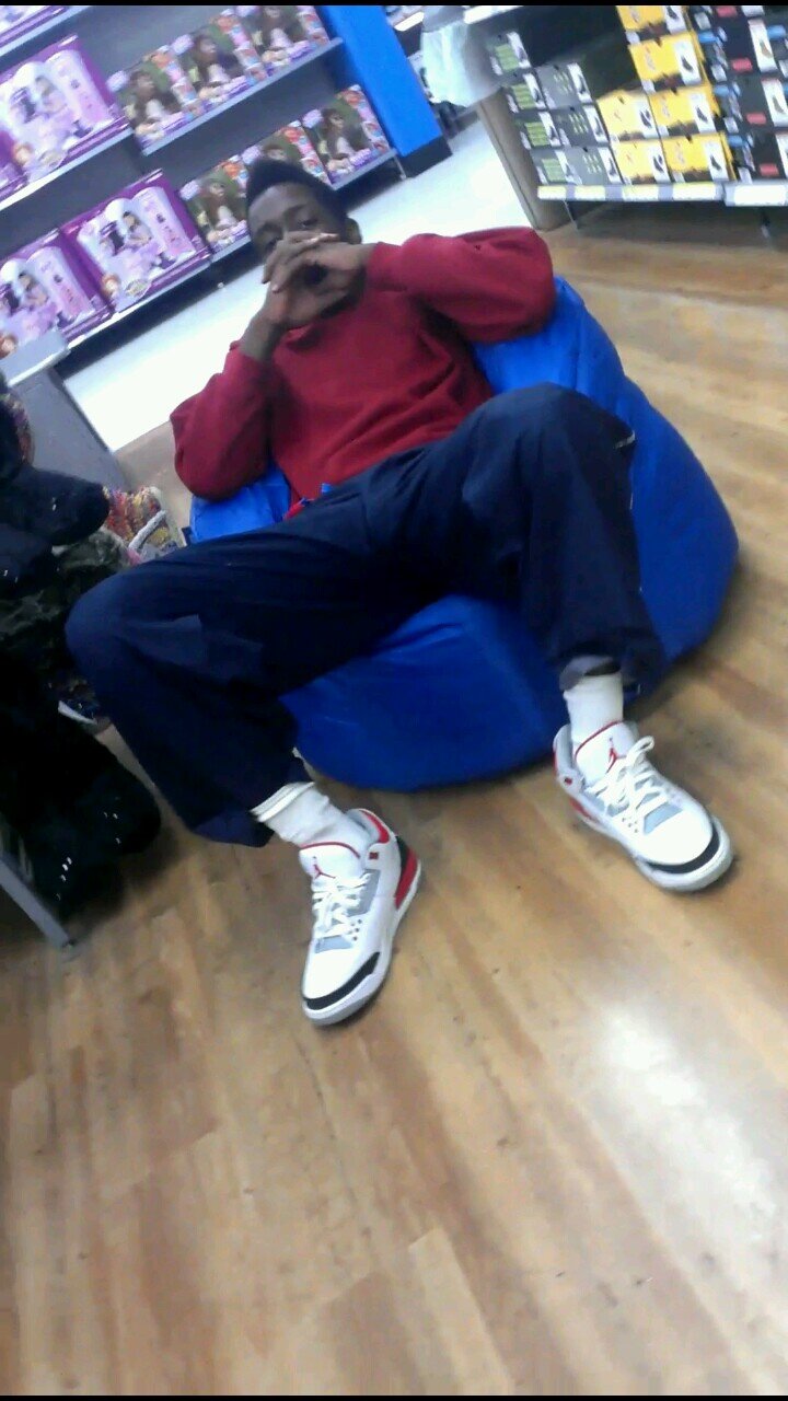 Lp3, ahh yeahh .. go follow my nigga ilovejordans_ && follow her on IG jtdd_