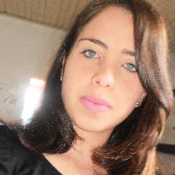 Quando ela era uma garota, ela esperava o mundo mas ele voou para longe de seu alcance