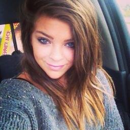 grande fan de Shy'm et Caroline Costa