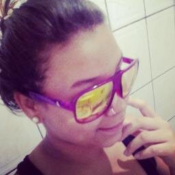 É estranho e difícil , te dizer que esta tudo bem , se áh alguma coisa , então tenta entender o quanto só você pode da um simples passo de cada vez ..
