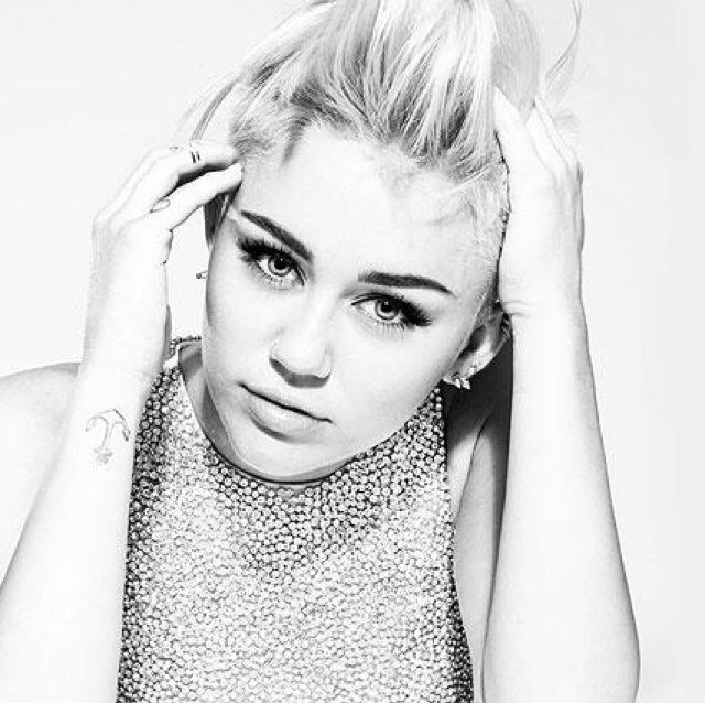 Im a 16 year old Dreamer ✨ Who knows Miley is the QUEEN Im a Smiler @ HEART