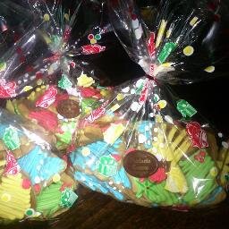 Se hacen Galletas, Pan de Pascua Tortas, alfajores, chocolates a pedido.