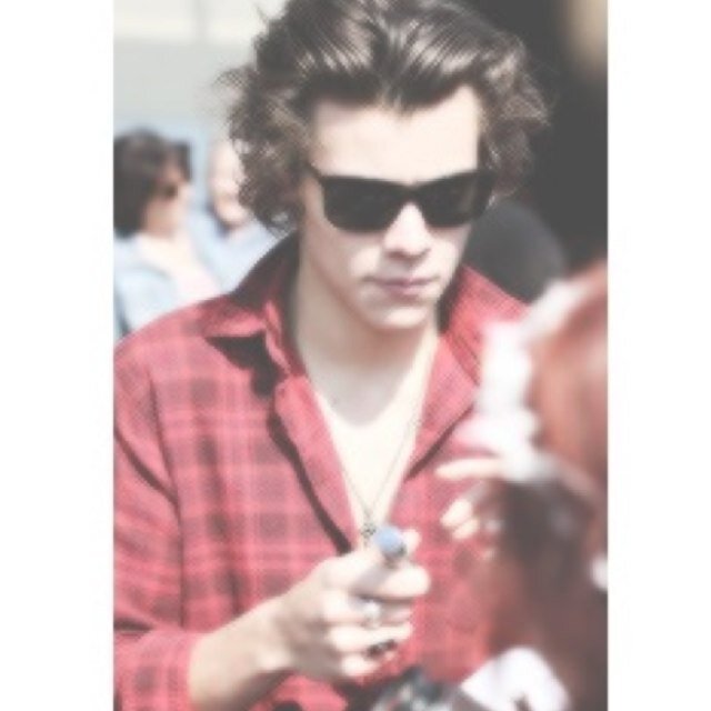 hey cutie i hope youre having a good day go follow @sleepyshire ily