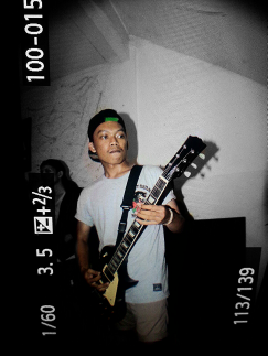 Guitar player@HelloKnuckles