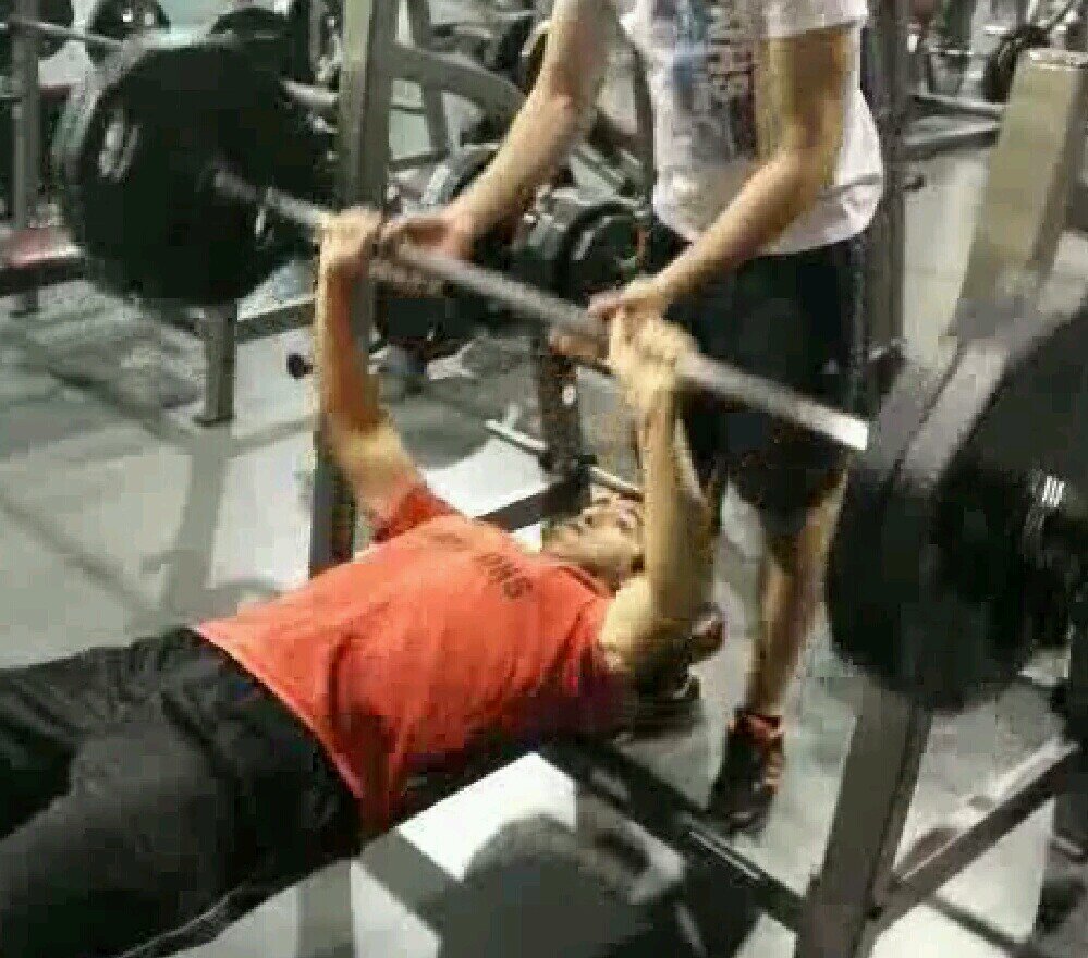 Backup Account To @MakeMeFitspo. BFP goal: 7% #Running #Lifting #Aesthetics #Fitfam Avi is me!