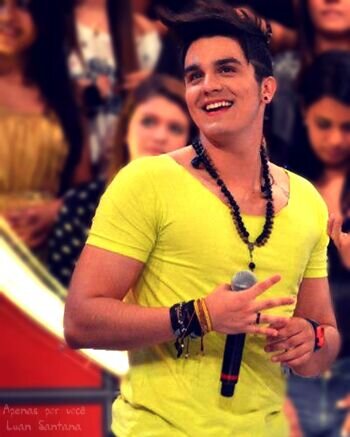 Aprendi com você que posso amar incondicionalmente uma pessoa que nem sabe que eu existo, mais mesmo assim sinto que me ama o quanto eu te amo ∞ @LuanSantana
