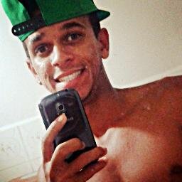 Tenho 19 anos moreno Sorriso lindo  meu Wahspp 916-39636