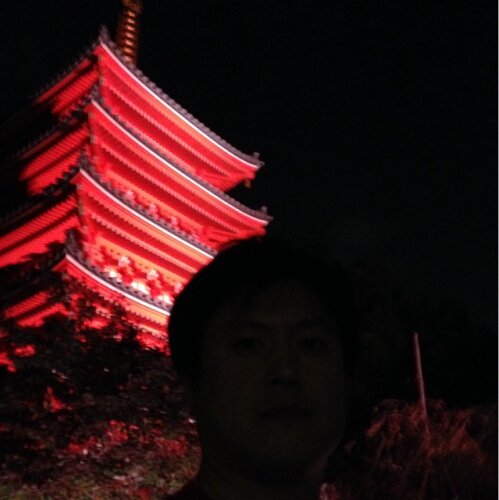 76년 서울 출생. 전자제품을 사랑하여 야마다 요도바시카메라 빅카메라 아키하바라 http://t.co/su8wZMmz http://t.co/V2W566ei 에서 많은 시간을 보낸다.