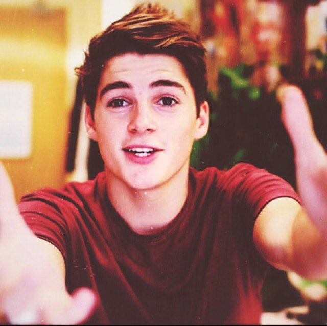 RavishingValor's profile picture. [THG RP.]