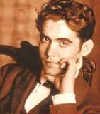 Vida, obra y muerte de Federico García Lorca. Aquí se canta su elegancia con palabras que gimen y se recuerda una brisa triste por los olivos.