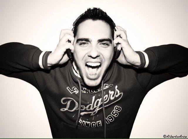 Productor de ESTÁ SOLTERA y DJ Contratación/Booking: 626 96 4799 Chocolate Group @chocolate_gr