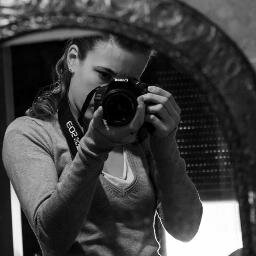 Carla_Red1's profile picture. Enamorada de las pequeñas pasiones. Arte en esencia y en todas su formas. Estudiante de comunicación audiovisual y aprendiz del mundo.
Baila tu vida y sonríe.