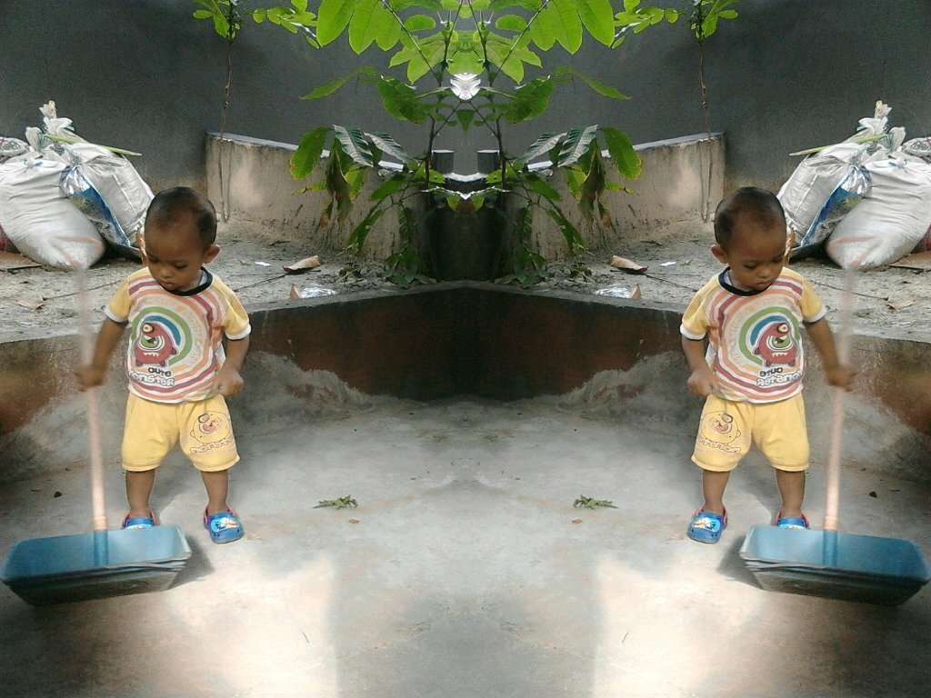 Pelajar kelas satu smp , sekolah di smp 12 and iam smart hehe
