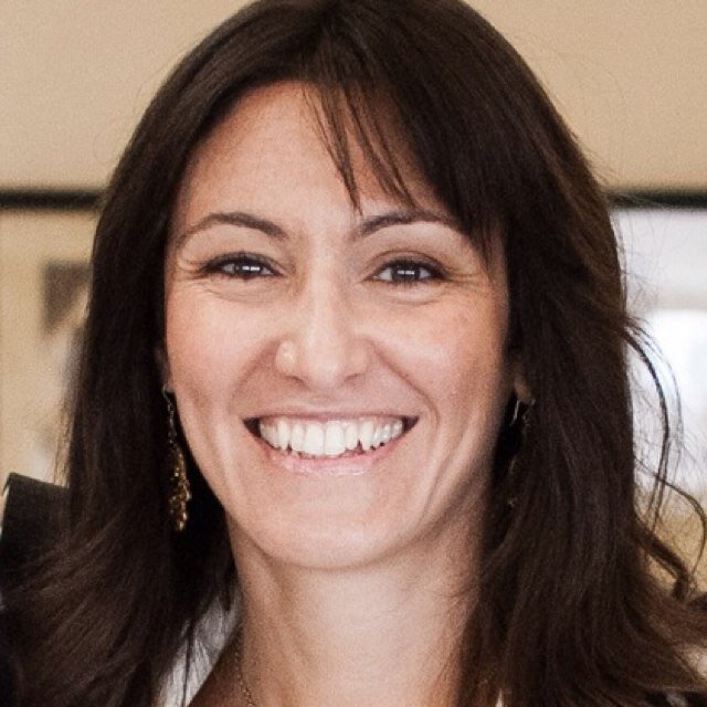 Mum, wellbeing strategist, firm believer in holistic and natural approaches to wellness. I only do what I believe in!