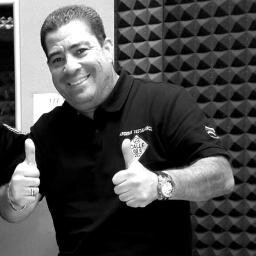 LOCUTOR CALLE 98.9 FM MARACAY PROGRAMA EL FISCAL DE LA CIUDAD 15 AÑOS DE INFORMACIÓN VIAL. CUENTA OFICIAL. 
PIN 79219147 TELF 04243344753