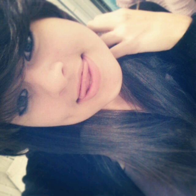 Dizem que eu sou louca , mas eu não sou . Sou apenas feliz , porquê se eu não for feliz quem é que vai ser feliz por mim ?