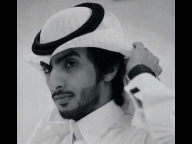 طالب جامعي .. شاعر بعض آبياتي  ب مفضلتي .. » بعض تغريداتي  ، مجرد نصوص آعجبتني .. ♥