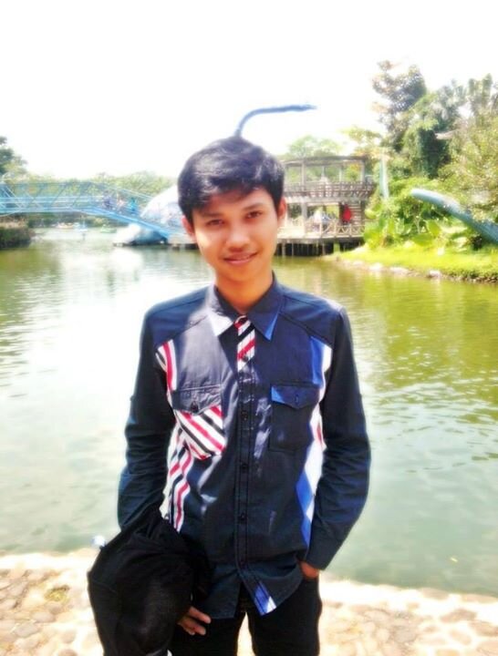 Indra lesmana ||Bekasi, 23 Dec || Islam || Senior High School in Puja bangsa || Meraih mimpi ||