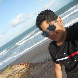 Lindo, legal, inteligente, divertido...  ~Sou do tipo de pessoa que não sabe esperar a felicidade chegar.Sou do tipo que prefere fazer ela aconteceeer ;*