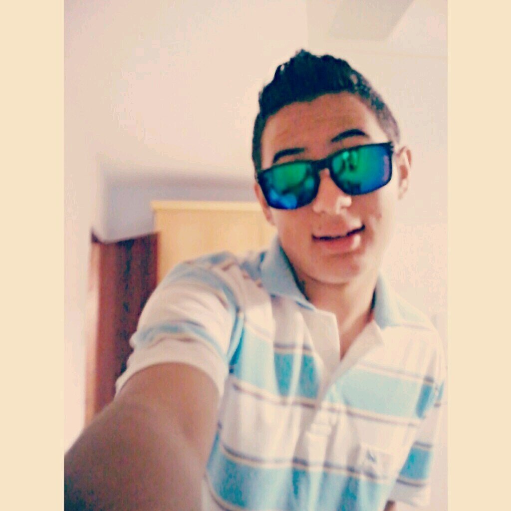 ;       cêê prefeere um gravataado qe te maaltrate ou um vaagabuundo cheeio de ammr   ?!   hahahaha   ' éh tduu tóóixs .