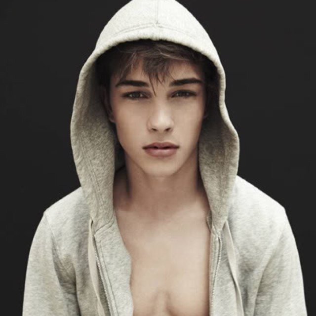 iOtroSwagger's profile picture. Para que escribir tanto si esto es simple, te amo.